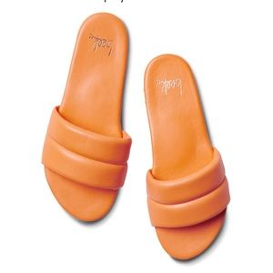 beek Sugarbird Slide Sandal in Papaya